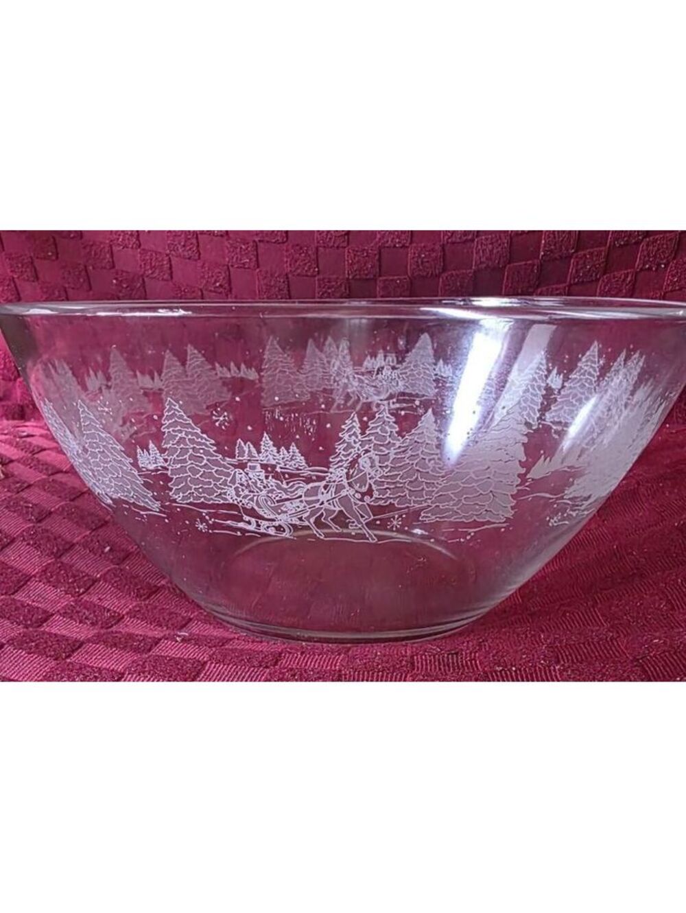 Vintage Avon 1997 Seasons Greetings 9" Glass Bowl Winter Sleigh Scene France